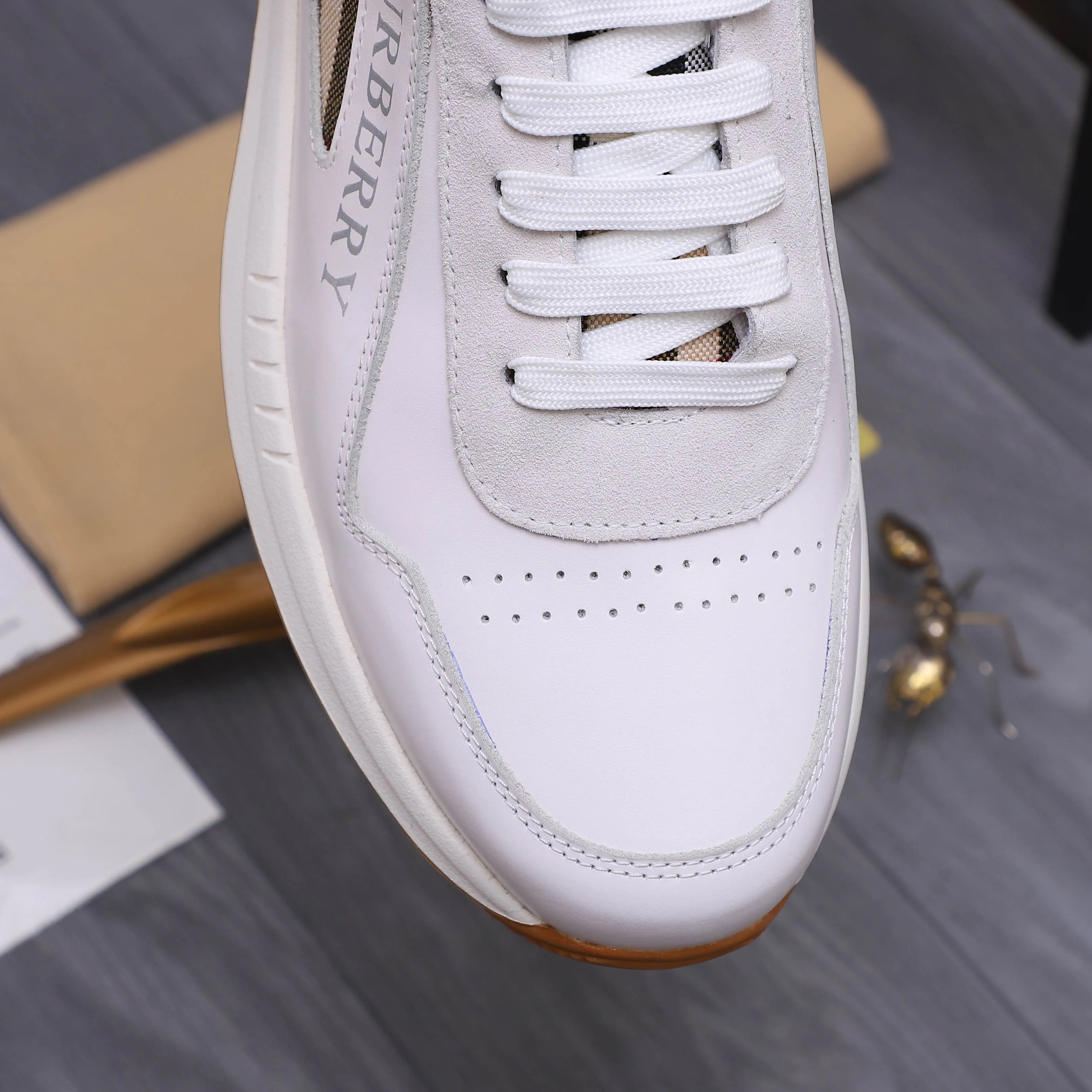 Men's shoes 💰442 Product trademark: Burberry "Burberry" casual shoes Regular size: 38-44 Product material: Selected cowhide stitching upper Breathable mesh lining Rubber outsole